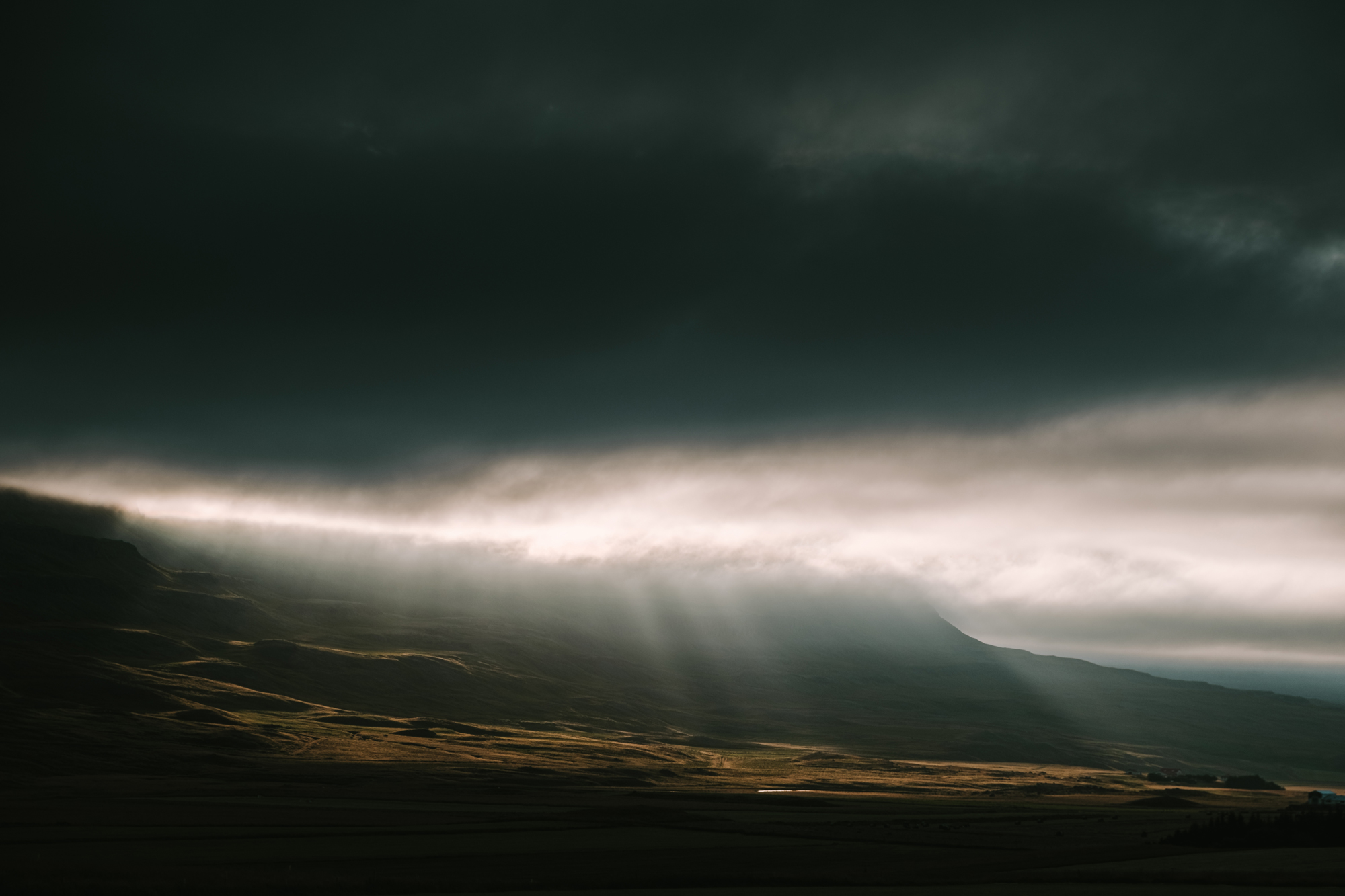 Writing with light in Iceland with the Fujifilm X-T3 and little gear